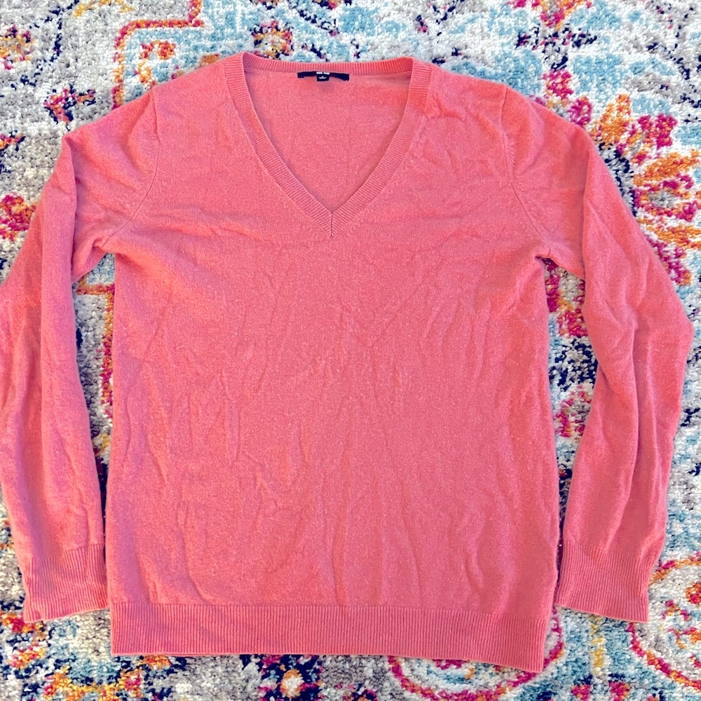 Uniqlo Pink V-Neck cashmere sweater size S